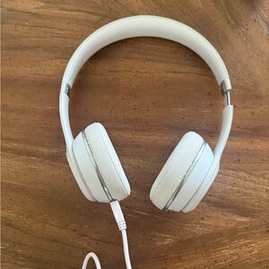 Beats Wireless White Over-Ear Headphones